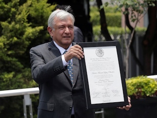 web-21-amlo-constancia