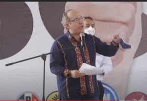Arenga Felipe Calderón a defender a México en contra del poder absoluto