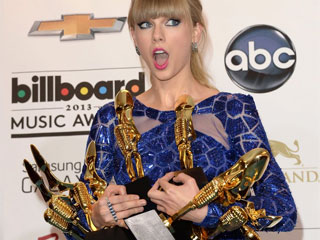Taylor-Swift-Billboard-2013