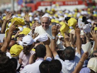 interbr2- Papa Francisco Lampedusa-web