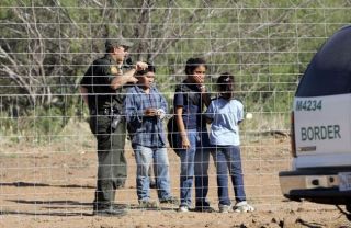 pol-ninos migrantes
