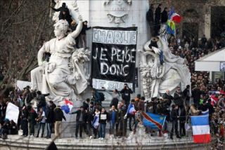 personas-toman-paris-1