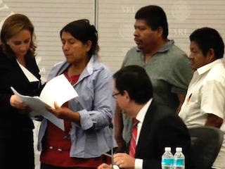 3B1 reunion Ayotzinapa-320x240
