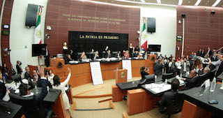 4A1 Aprueban en lo general Ley anticorrupcion en sesi