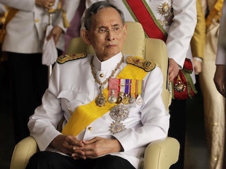 int-pol-Bhumibol-w