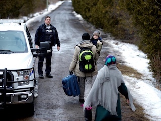 043-notint-canada-inmigrantes-WB