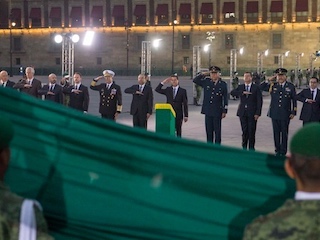 web-71 izamiento-banderamemoria-sismo