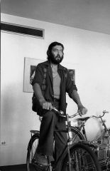 julio-cortazar-bici