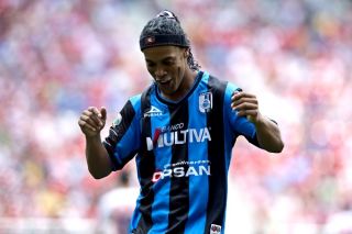 ronaldinho-festejo-con-un-baile-su-primer-gol-en-mexico-0